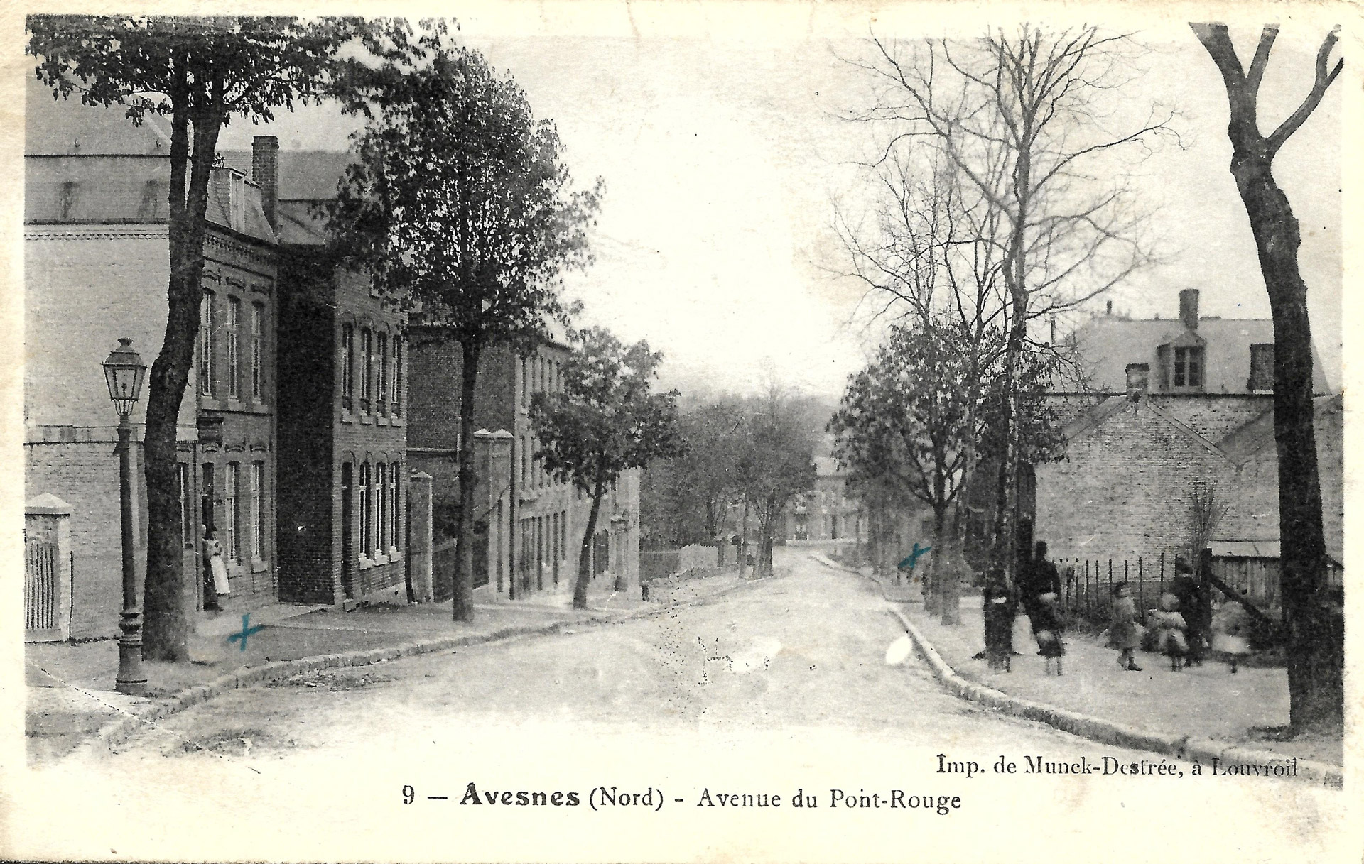 Avesnes-sur-Helpe, l’avenue du Pont-Rouge │ Carte postale circulée, sans date │ col. pdgit1918