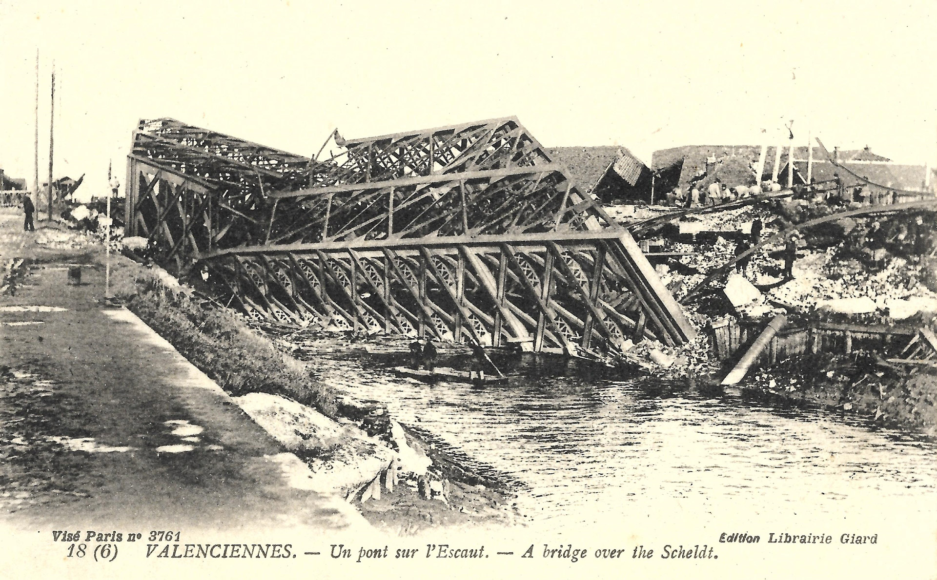 Valenciennes : un pont de chemin de fer détruit par les bombardements de 1918, dans le secteur où travaillaient des prisonniers italiens │ Carte postale signée le 23.5.1919 │ col. pdgit1918