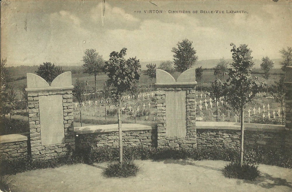 Le cimetière dit « de Belle-Vue Lazareth », photographié peu de temps après la Grande Guerre │ carte postale circulée le 28.09.1920 │ coll. pdgit1918