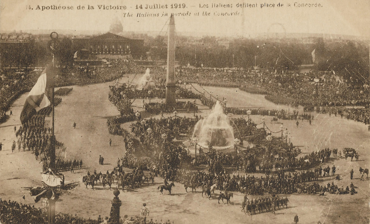 Paris, 14 juillet 1919 : défilé des troupes italiennes sur la place de Concorde │ carte postale non circulée │ col. pdgit1918