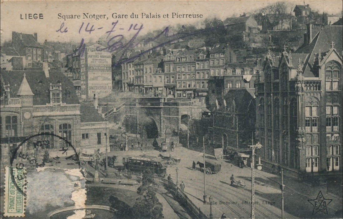 Liège : au premier plan le square Notger, à gauche la gare du Palais et au centre la rue Pierreuse montant vers la Citadelle, située en haut à droite │ carte postale circulée le 14.7.1914 │ col. pdgit1918