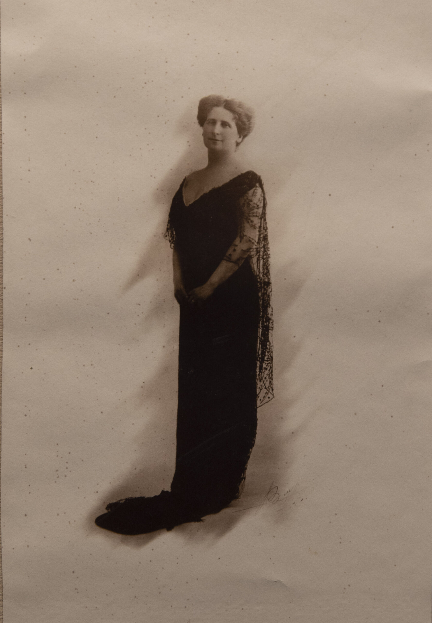 Isabella Errera-Goldschmidt (Florence, 5 avril 1869 – Bruxelles, 23 juin 1929), fondatrice et animatrice de l’Œuvre d’assistance aux prisonniers italiens déportés en Belgique.
