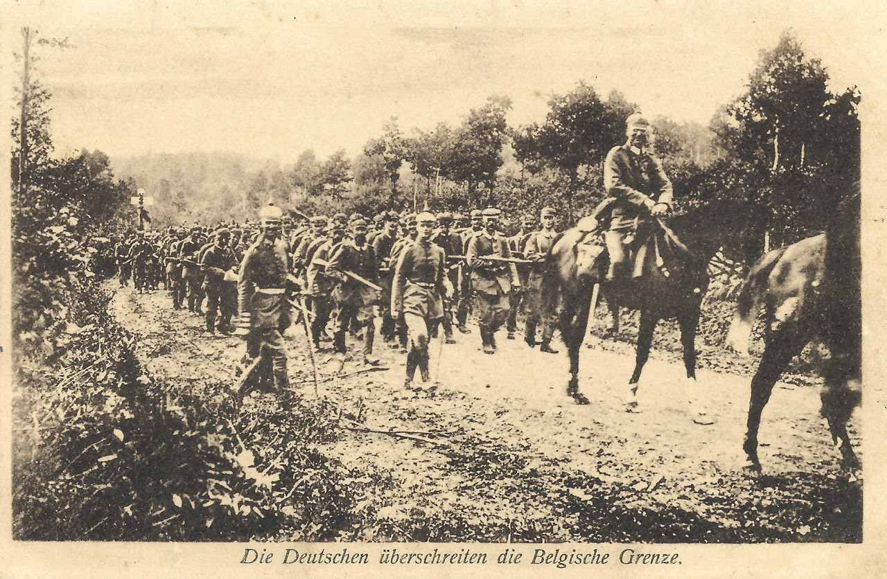 « Les Allemands franchissent la frontière belge » │ Carte postale allemande, non circulée │ col. pdgit1918